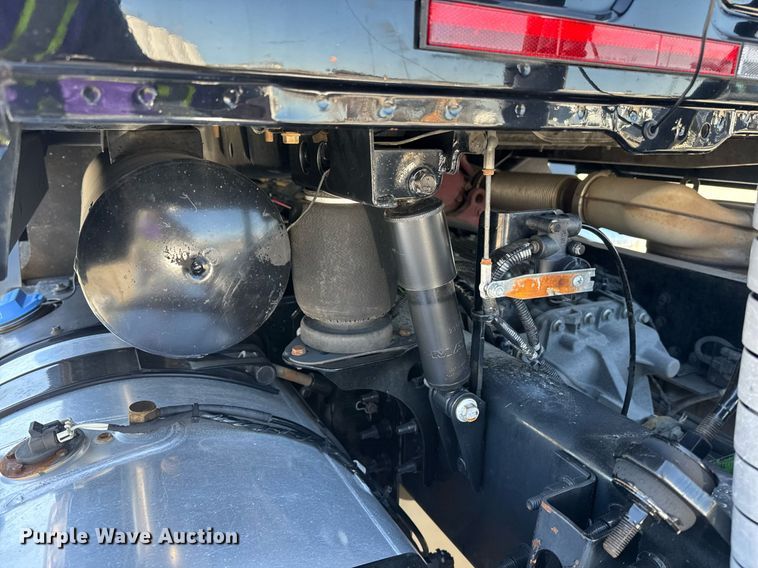 image for item FB9412 2014 Mack CHU613 semi truck