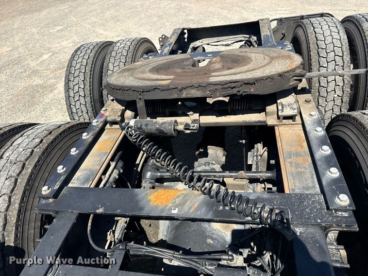 image for item FB9412 2014 Mack CHU613 semi truck