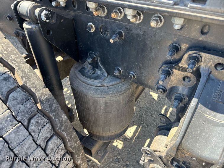 image for item FB9412 2014 Mack CHU613 semi truck