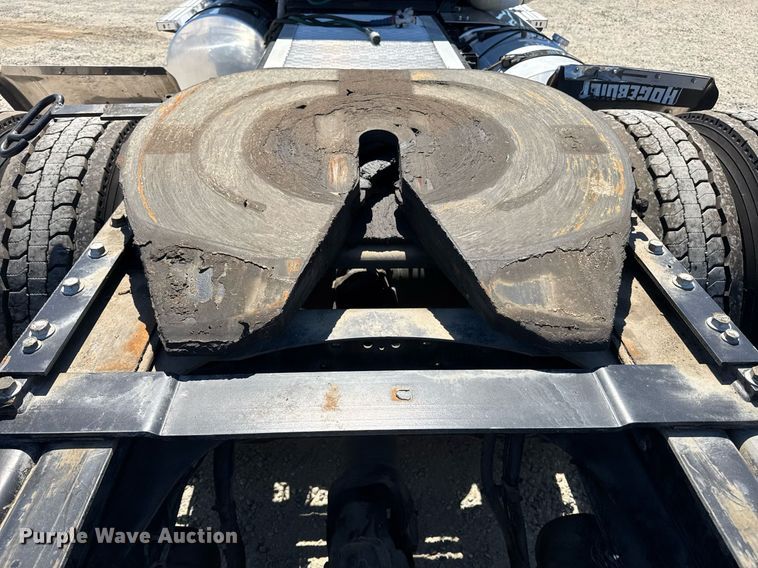 image for item FB9412 2014 Mack CHU613 semi truck