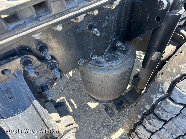 image for item FB9412 2014 Mack CHU613 semi truck