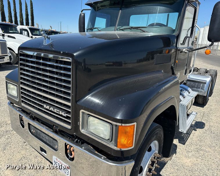 image for item FB9412 2014 Mack CHU613 semi truck