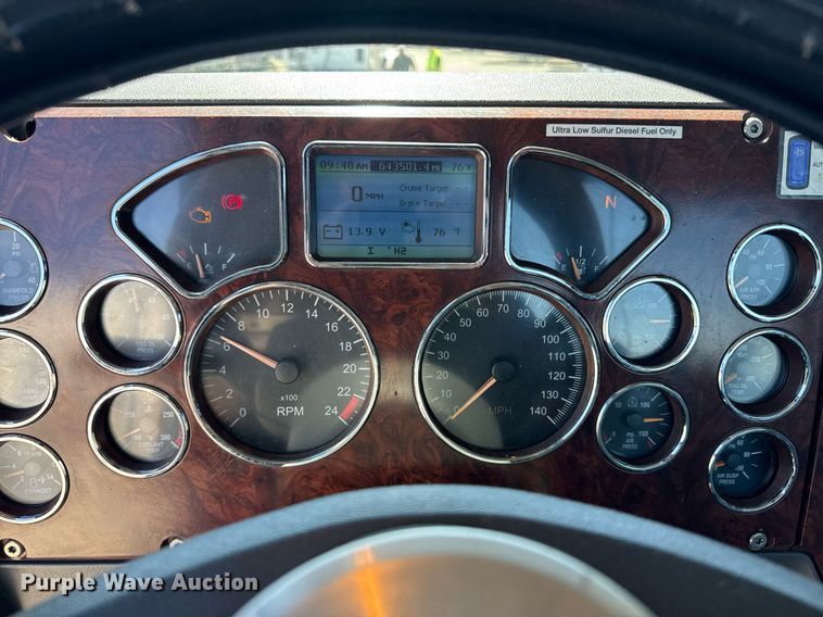 image for item FB9412 2014 Mack CHU613 semi truck