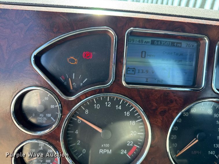 image for item FB9412 2014 Mack CHU613 semi truck