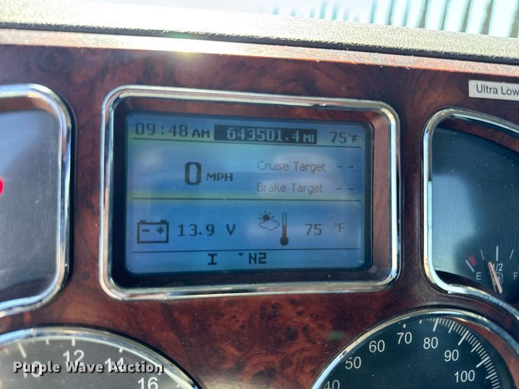 image for item FB9412 2014 Mack CHU613 semi truck