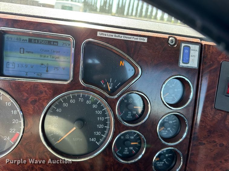 image for item FB9412 2014 Mack CHU613 semi truck