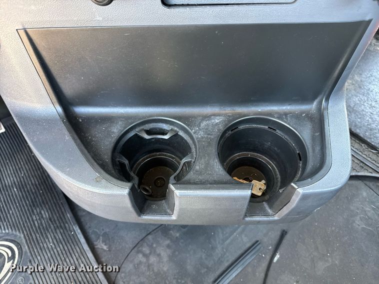 image for item FB9412 2014 Mack CHU613 semi truck