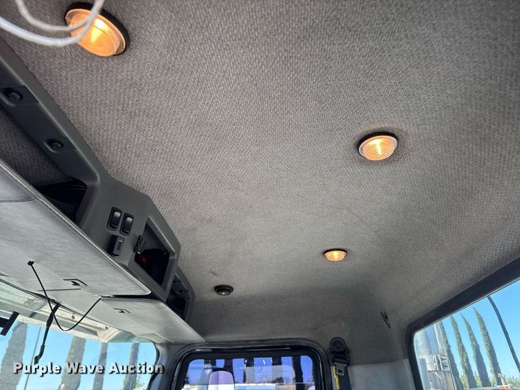 image for item FB9412 2014 Mack CHU613 semi truck