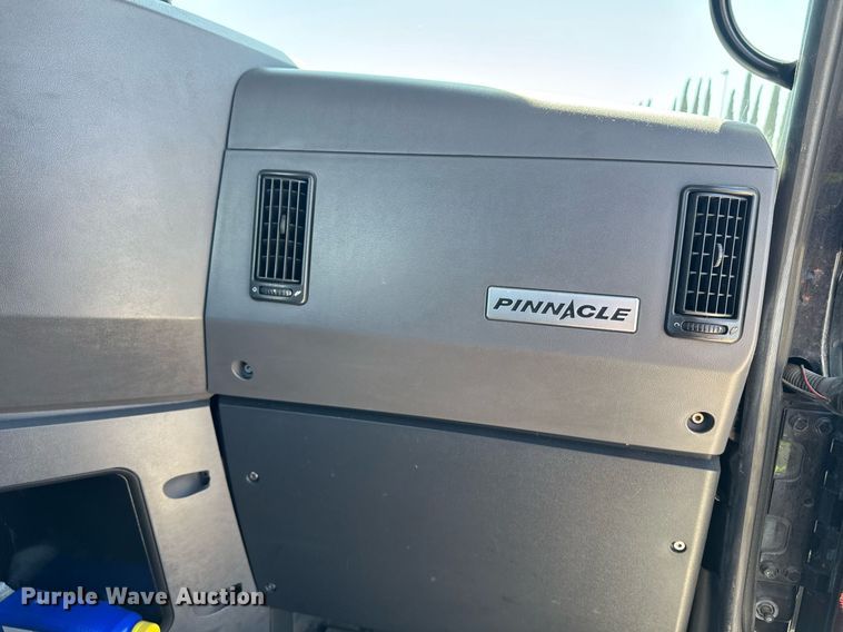 image for item FB9412 2014 Mack CHU613 semi truck