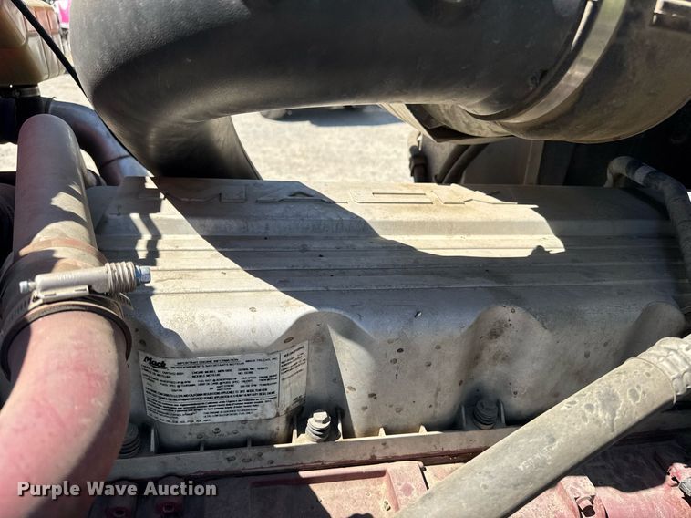 image for item FB9412 2014 Mack CHU613 semi truck