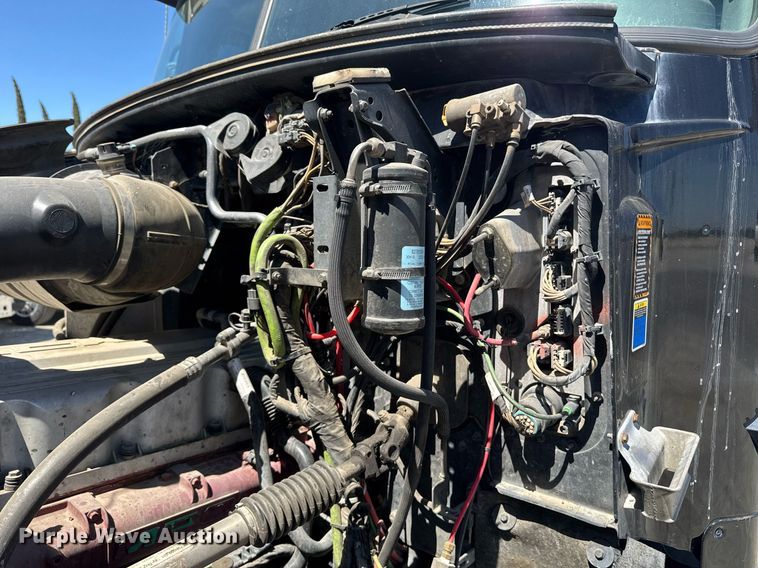 image for item FB9412 2014 Mack CHU613 semi truck