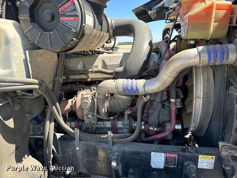 image for item FB9412 2014 Mack CHU613 semi truck