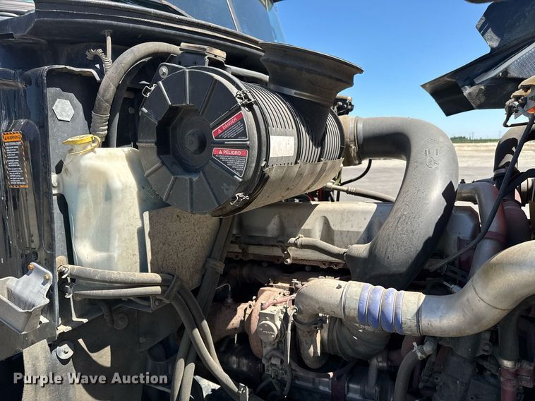 image for item FB9412 2014 Mack CHU613 semi truck