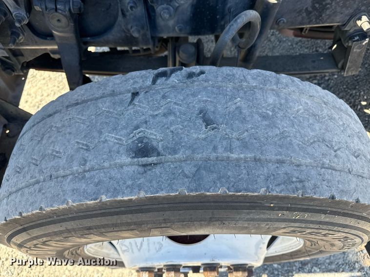 image for item FB9412 2014 Mack CHU613 semi truck