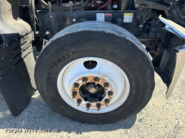 image for item FB9412 2014 Mack CHU613 semi truck