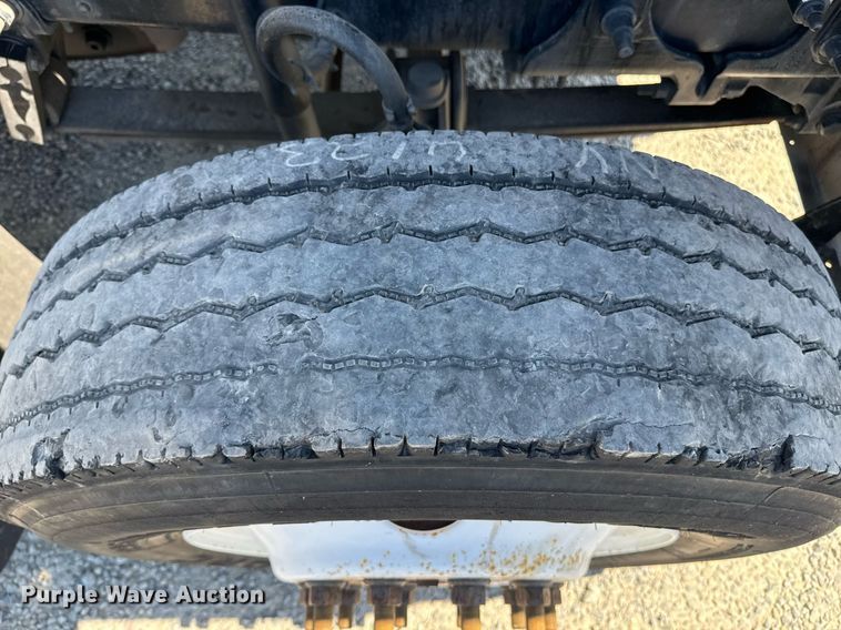 image for item FB9412 2014 Mack CHU613 semi truck