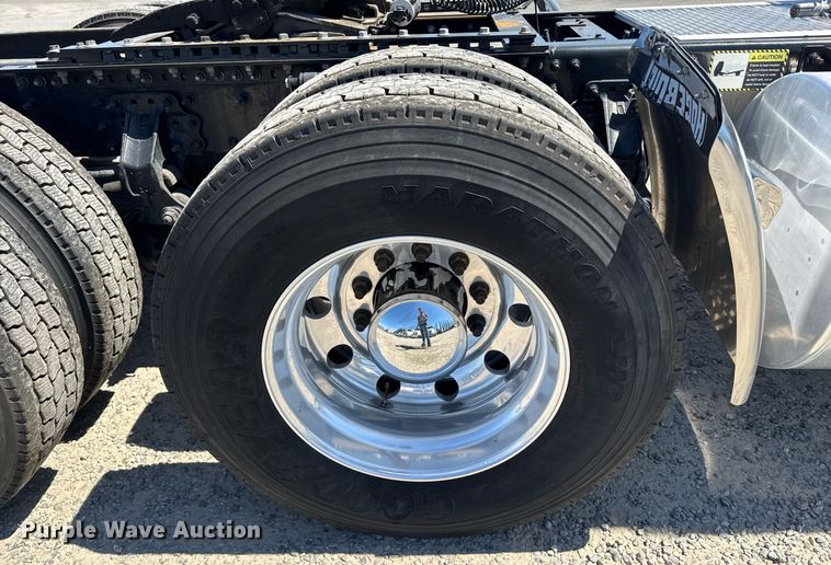 image for item FB9412 2014 Mack CHU613 semi truck