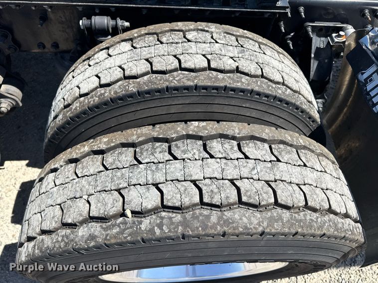 image for item FB9412 2014 Mack CHU613 semi truck