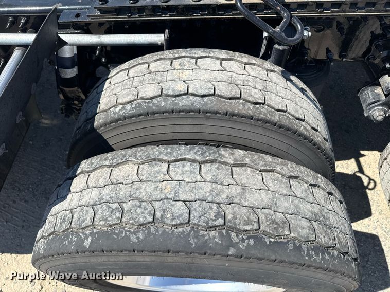 image for item FB9412 2014 Mack CHU613 semi truck