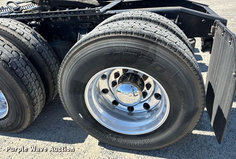 image for item FB9412 2014 Mack CHU613 semi truck