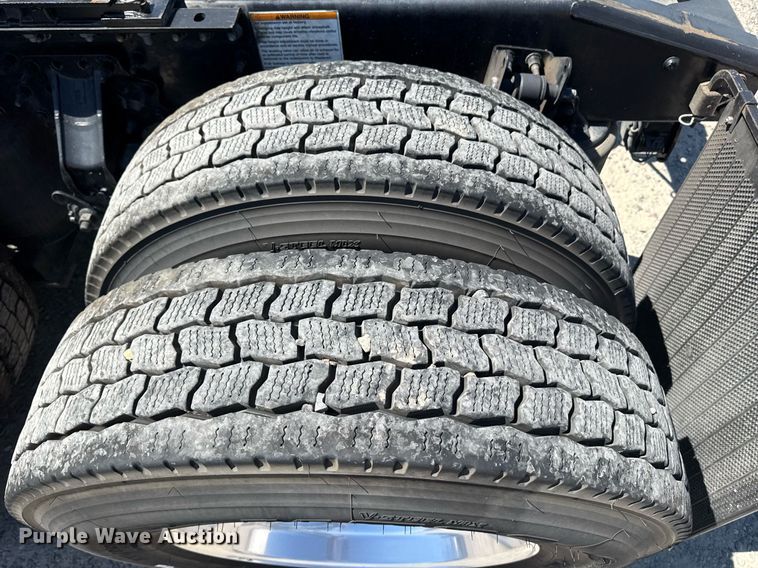 image for item FB9412 2014 Mack CHU613 semi truck