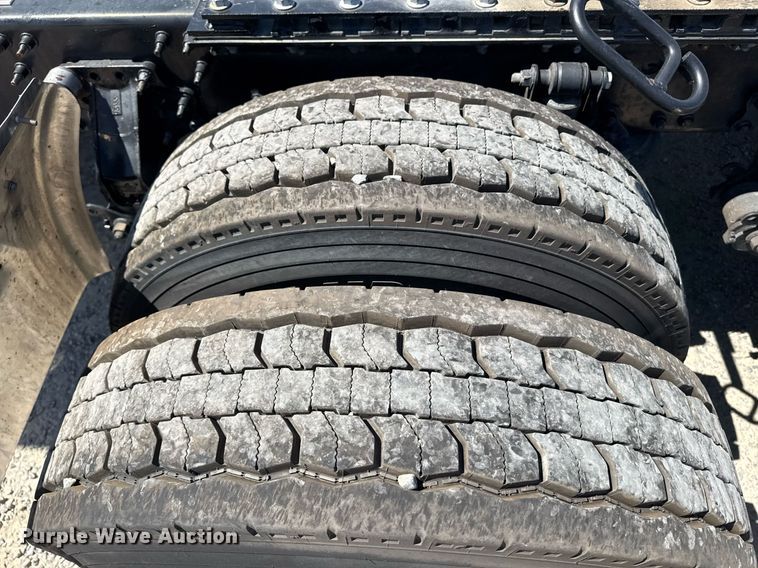 image for item FB9412 2014 Mack CHU613 semi truck