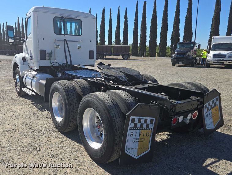 image for item FB9413 2016 Kenworth T880 semi truck