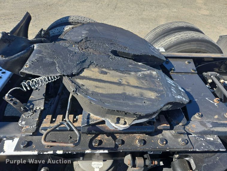 image for item FB9413 2016 Kenworth T880 semi truck