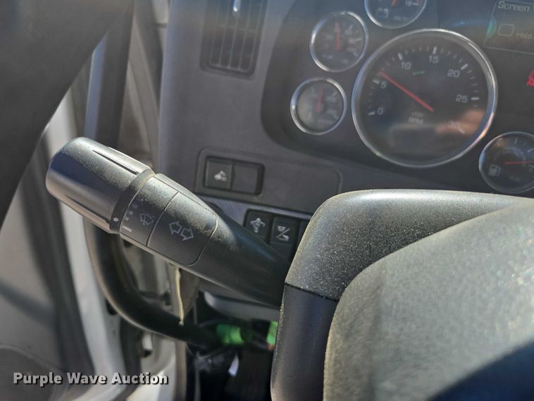 image for item FB9413 2016 Kenworth T880 semi truck