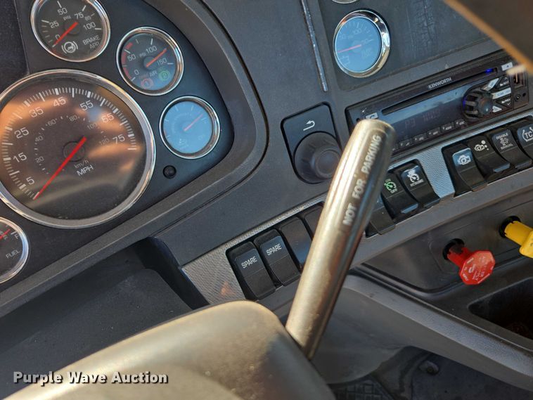 image for item FB9413 2016 Kenworth T880 semi truck