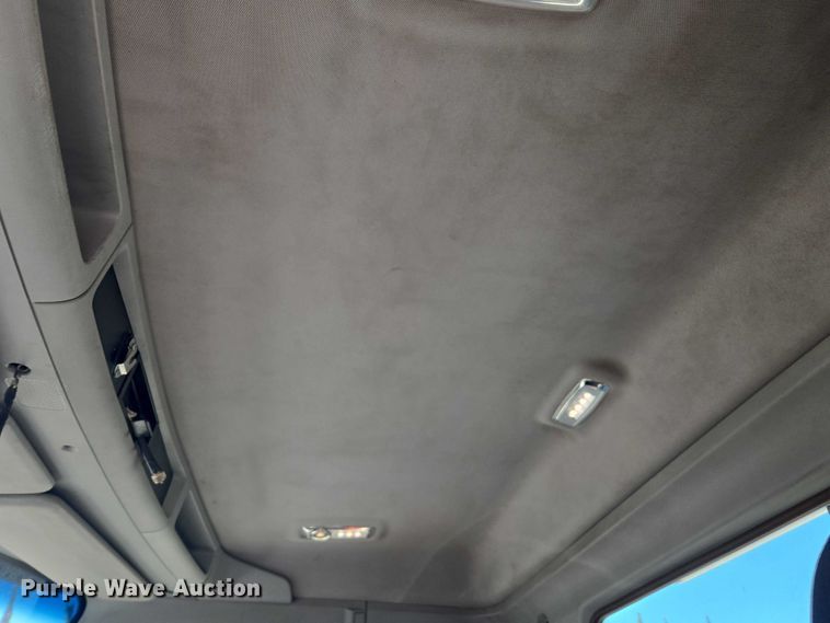 image for item FB9413 2016 Kenworth T880 semi truck