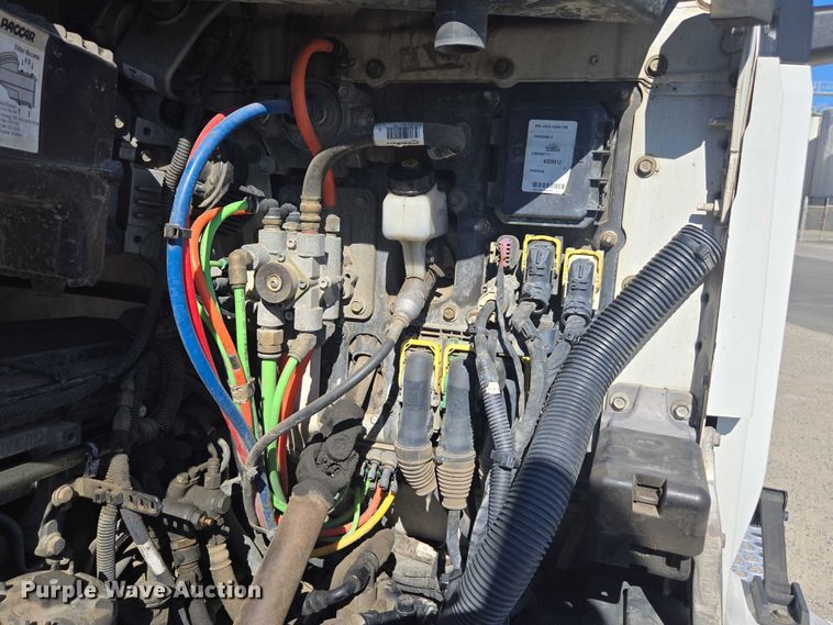 image for item FB9413 2016 Kenworth T880 semi truck