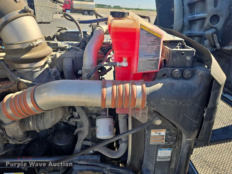 image for item FB9413 2016 Kenworth T880 semi truck