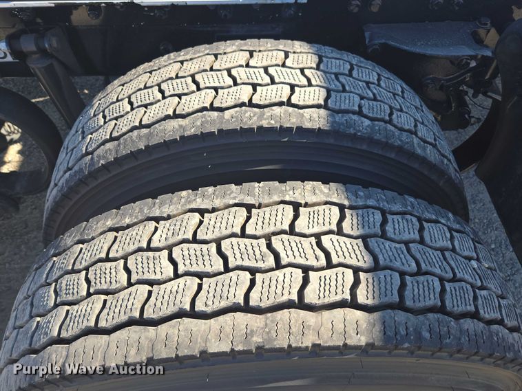 image for item FB9413 2016 Kenworth T880 semi truck