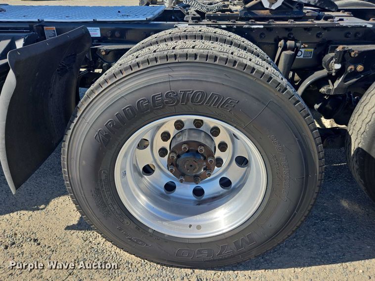 image for item FB9413 2016 Kenworth T880 semi truck