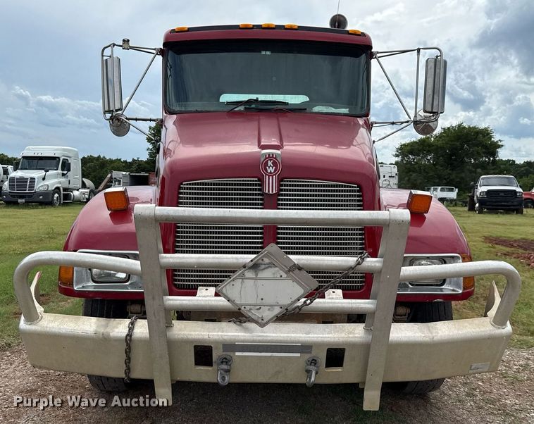 image for item HI9264 2002 Kenworth T300 truck cab and chassis