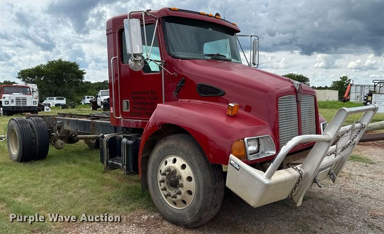 image for item HI9264 2002 Kenworth T300 truck cab and chassis