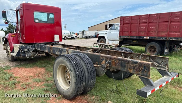 image for item HI9264 2002 Kenworth T300 truck cab and chassis