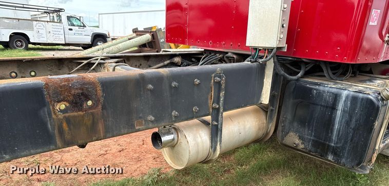 image for item HI9264 2002 Kenworth T300 truck cab and chassis