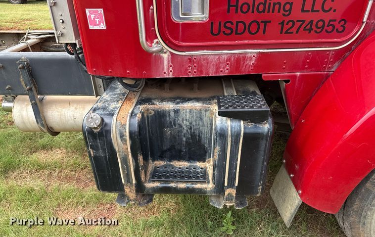 image for item HI9264 2002 Kenworth T300 truck cab and chassis