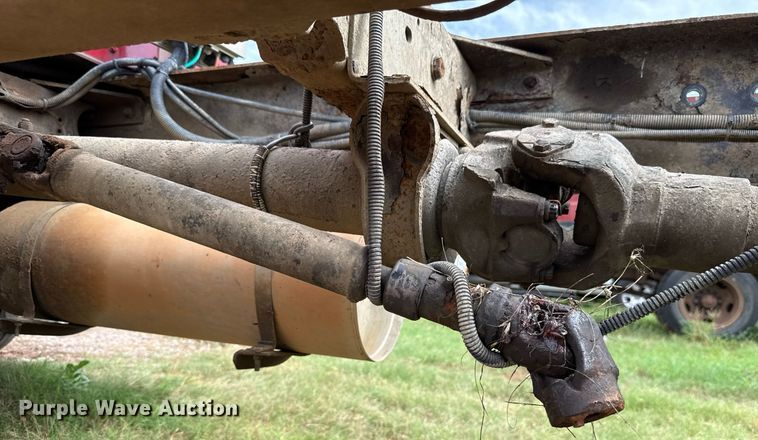 image for item HI9264 2002 Kenworth T300 truck cab and chassis