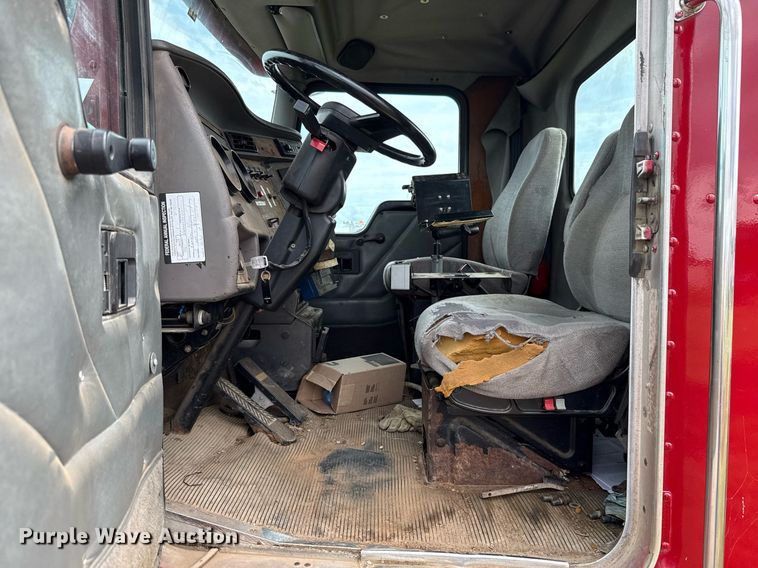 image for item HI9264 2002 Kenworth T300 truck cab and chassis