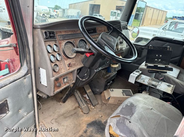 image for item HI9264 2002 Kenworth T300 truck cab and chassis