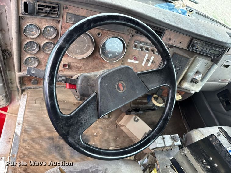 image for item HI9264 2002 Kenworth T300 truck cab and chassis