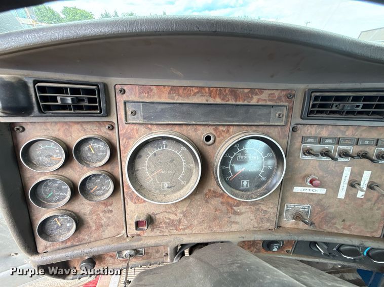 image for item HI9264 2002 Kenworth T300 truck cab and chassis