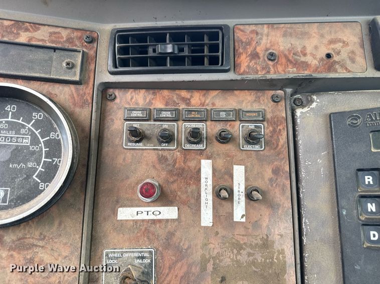 image for item HI9264 2002 Kenworth T300 truck cab and chassis