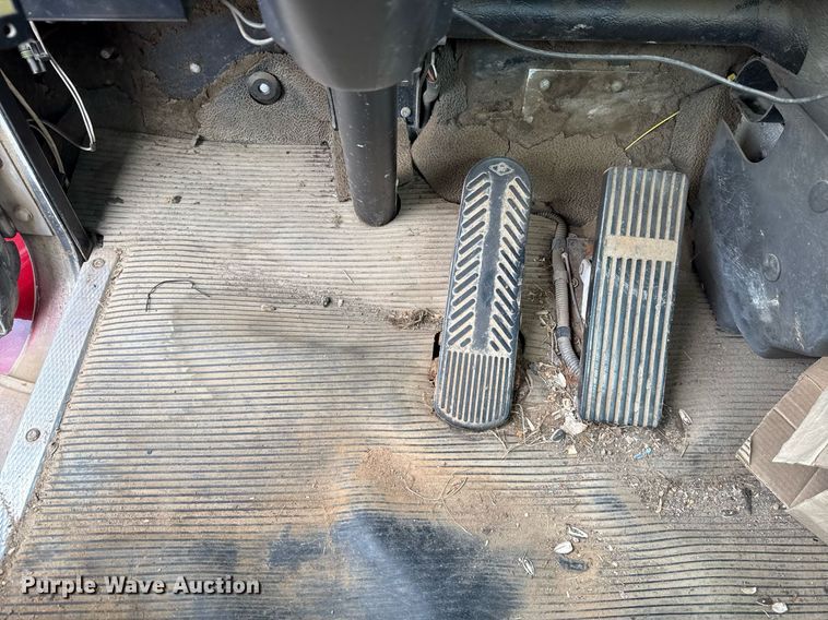 image for item HI9264 2002 Kenworth T300 truck cab and chassis