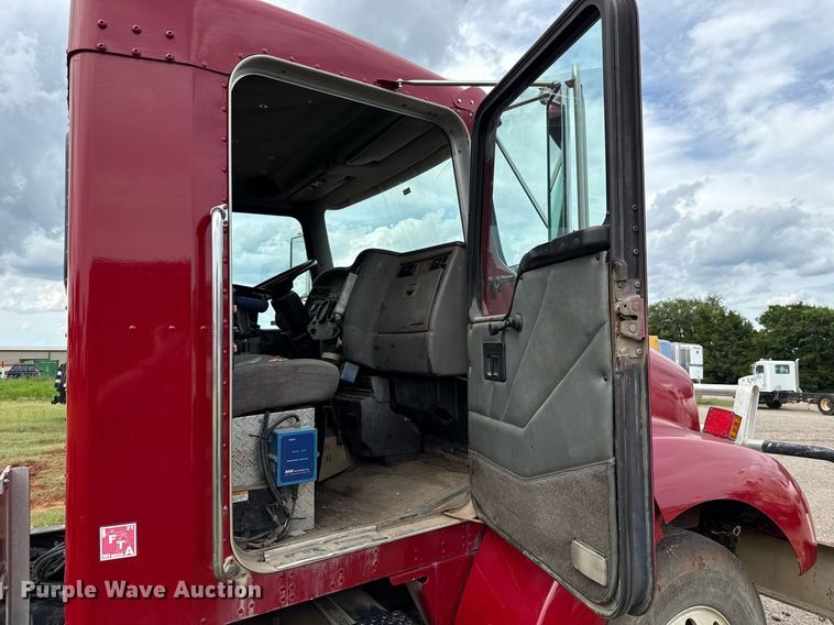 image for item HI9264 2002 Kenworth T300 truck cab and chassis