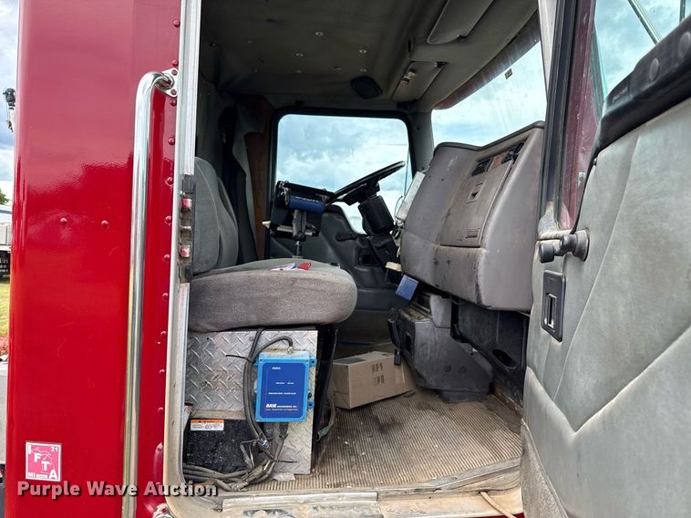 image for item HI9264 2002 Kenworth T300 truck cab and chassis