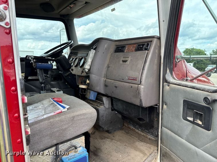 image for item HI9264 2002 Kenworth T300 truck cab and chassis